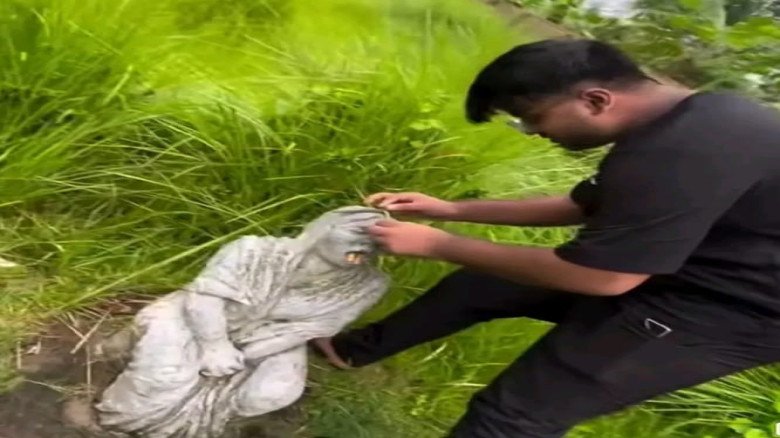 আলমডাঙ্গা বধ্যভূমির মুক্তিযুদ্ধের স্মৃতিভাস্কর্যে অসম্মানজনক আচরণের অভিযোগ, ক্ষোভে এলাকাবাসী